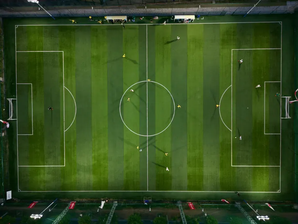 Long Ball Accuracy: Liverpool Defender Distribution