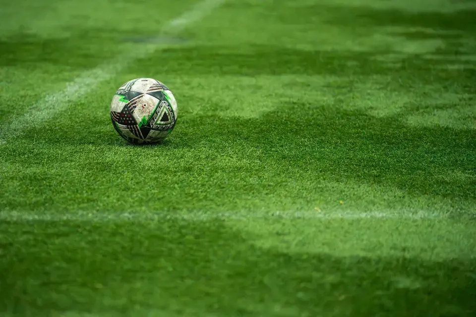Midfield Pressing Triggers: Slot's System in Action