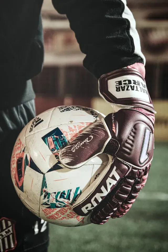 Overloading Against 3-Man Midfields: Slot's Tactical Response